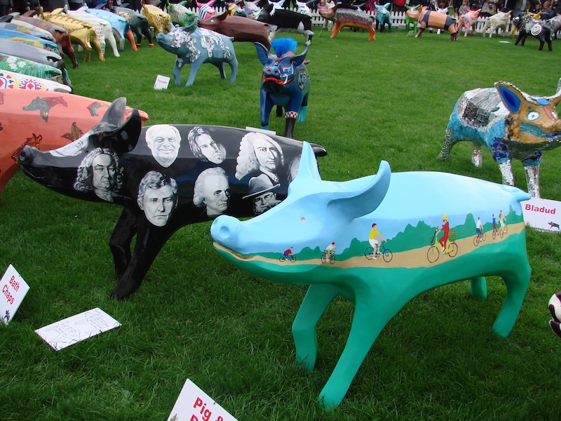 2008 Public Art Trail Pigs on
        display before sale